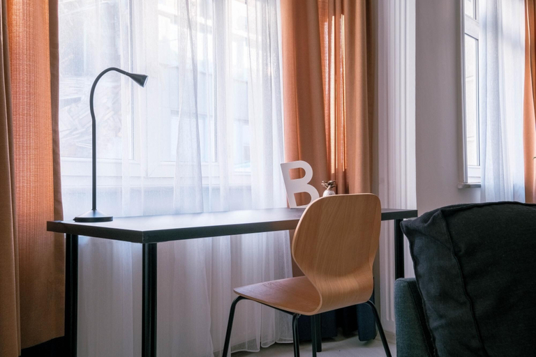Room 3, Modern Spacious Flat w Balcony 5 min to Taksim, Beyoğlu