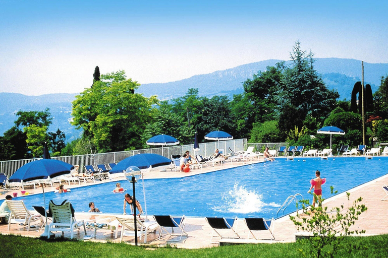 Pool 4, Apartment in Costemano With Pool, Verona