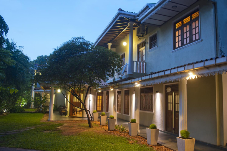 Exterior & Views