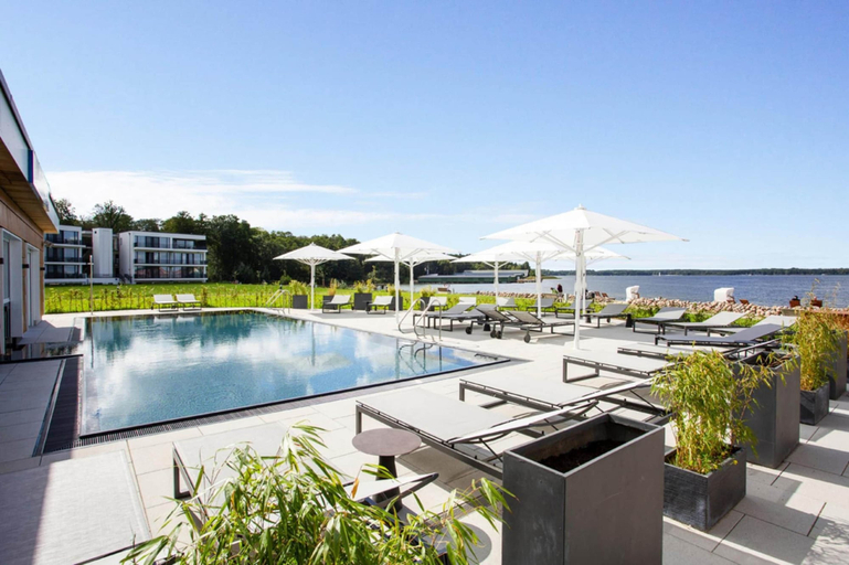 Pool 2, Appartements im Maremuritz Yachthafen Resort, Mecklenburgische Seenplatte