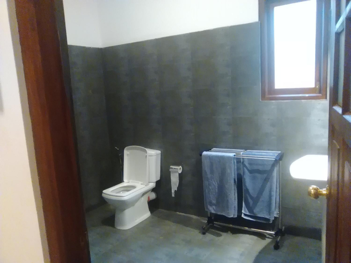 Bathroom 4, Hotel Sunflower, Katharagama