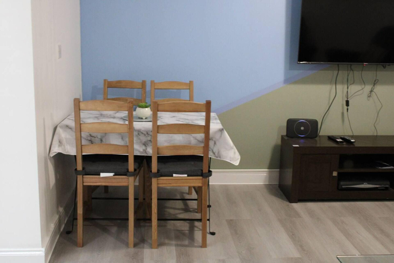 Others 3, Apartment - Sleeps 4 - Garden - Parking, London