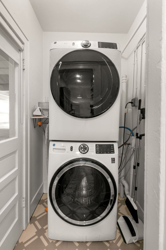 Room 3, Soho Siesta Stunning Soho Apt w Private Balcony, Hillsborough