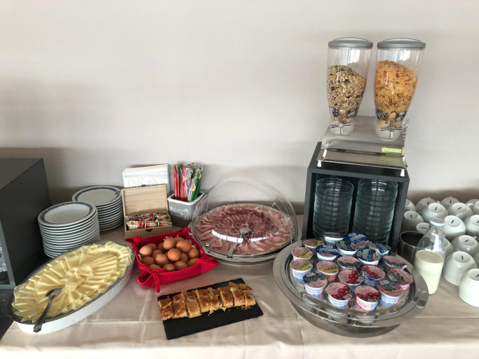 Food & Drinks
