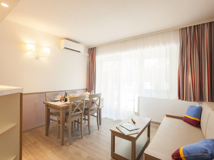 Dining 4, Air-conditioned Studio in Sainte Maxime, Var
