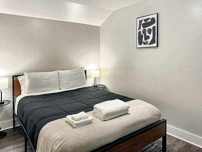 Room 4, Cozy Charm Studio W 2BR I Fully Furnished, Oklahoma