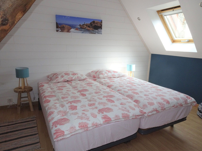 Room 4, Duplex in Plougasnou Near Stunning Beaches, Finistère