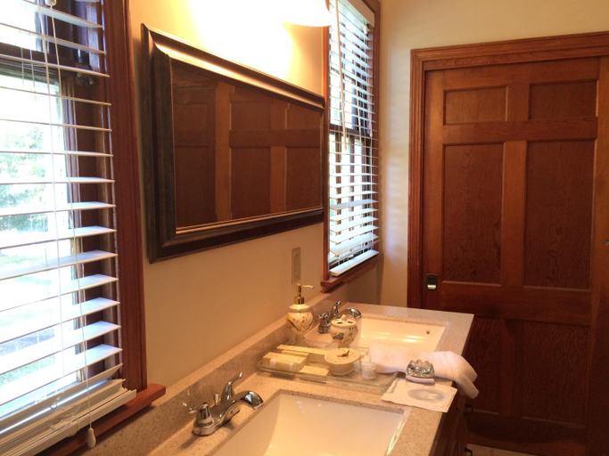 Bathroom 3, Concord Quarters, Adams