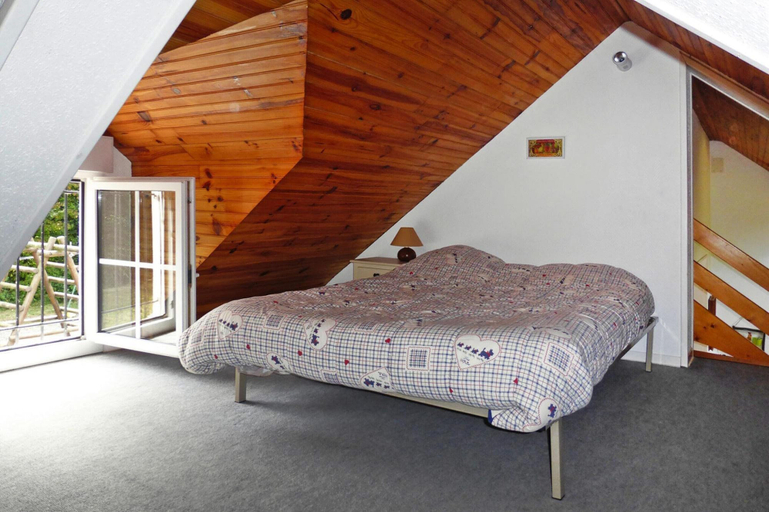 Room 3, House and Huge Garden Surrounded by Apple Trees, Manche