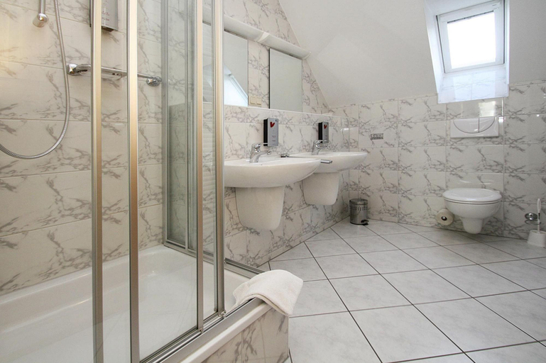 Bathroom 5, Ferienhauser im Tannenpark, Tanne, Harz