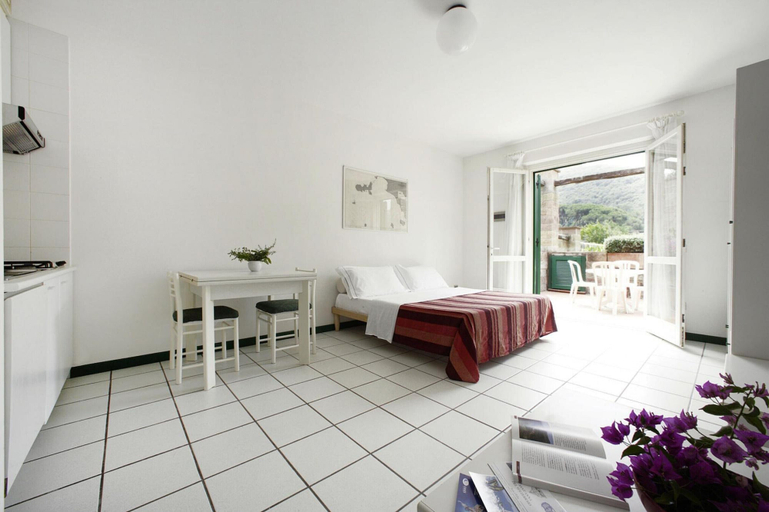 Room 4, Apartment in Elba Near Pebble Beach, Livorno