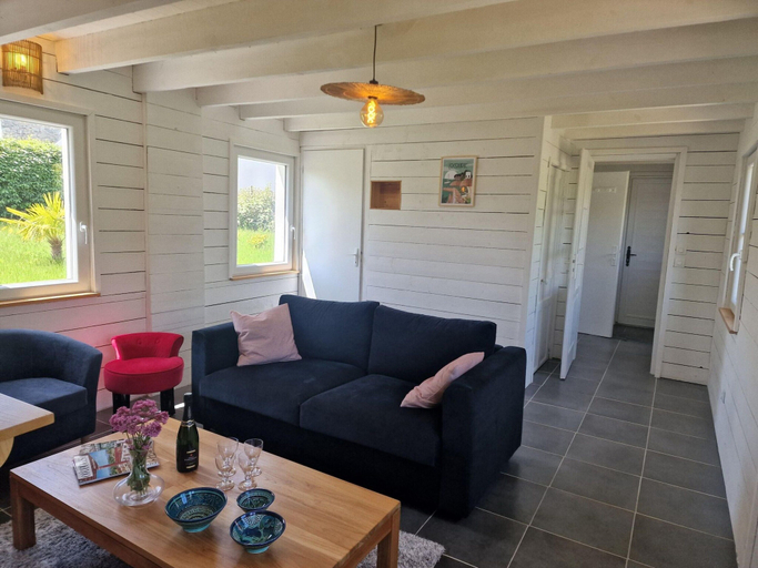 Living area 3, Comfortable Holiday Home on Large Garden Plot in Locquirec, Finistère