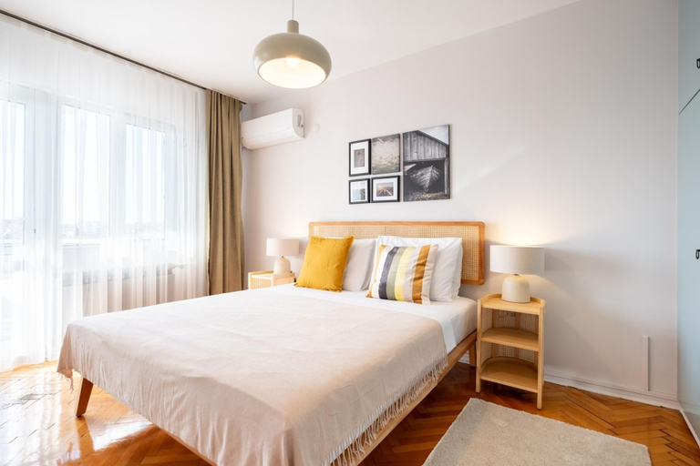 Room 4, Sleek Flat With Sea View Balcony 2 min to Coast, Karşıyaka