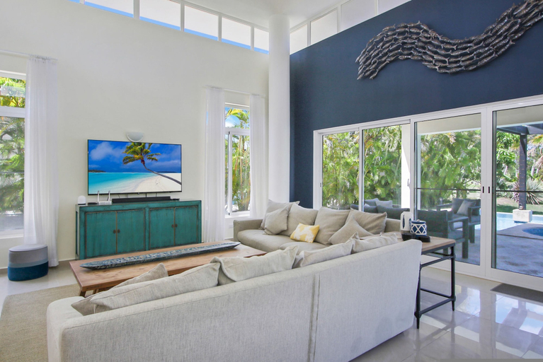 Room 4, Luxury Golf Villa in Bavaro Cocotal Palma Real Pool Jacuzzi Staff, Salvaleon de Higuey