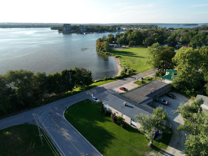Others 5, Lakeside Inn, Simcoe