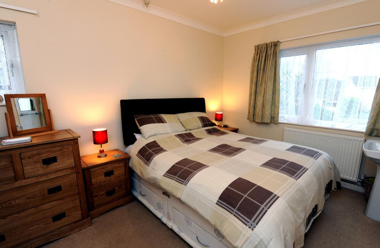 Bedroom 2, Glan Heulog - Near to Beach Pet Friendly, Pembrokeshire