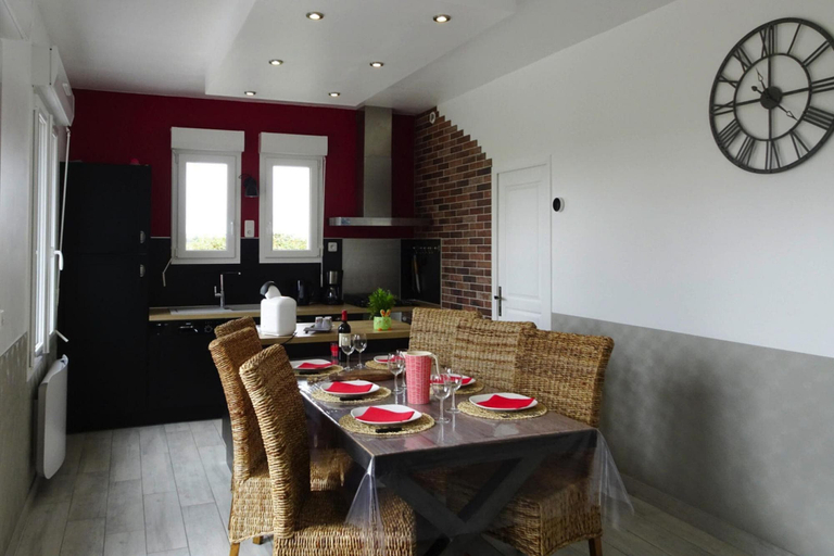 Dining 5, Holiday Home in France by Sandy Beach, Manche