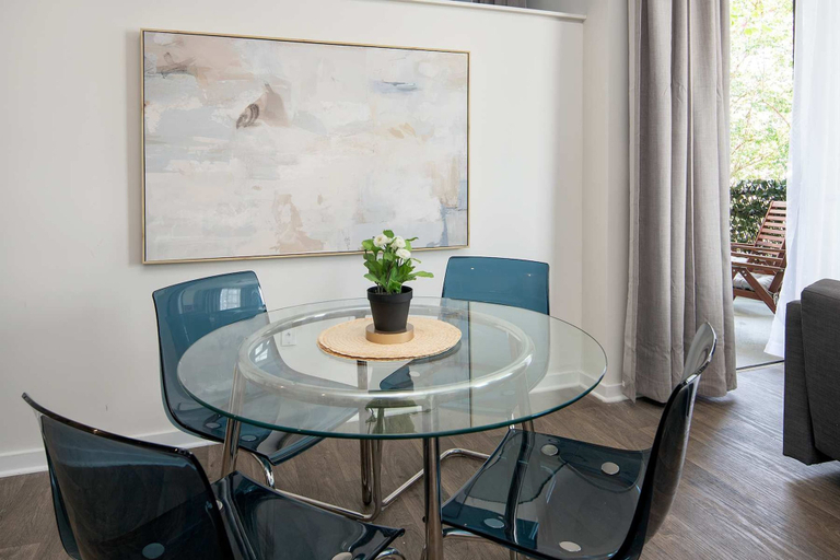 Room 4, Uptown 1st Ward Corner Unit Superior 2BD Apt, Mecklenburg