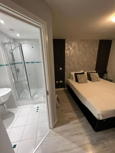 Bedroom 2, Luxury 9ine Lux Cosy 2 Bedroom Apartment, Birmingham