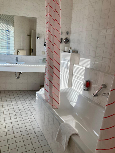 Bathroom 3, Akzent Congresshotel Hoyerswerda, Bautzen