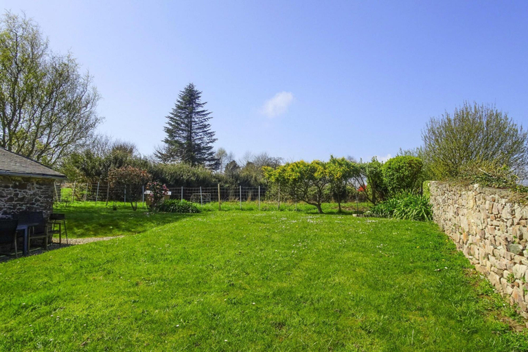 Others 5, Stone House in Plouezec Near Goelo Coast, Côtes-d'Armor