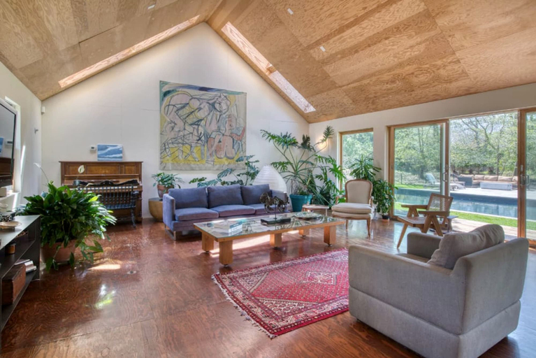 Room 2, Spacious 5-br 4-bath Pool in East Hamptons, Suffolk