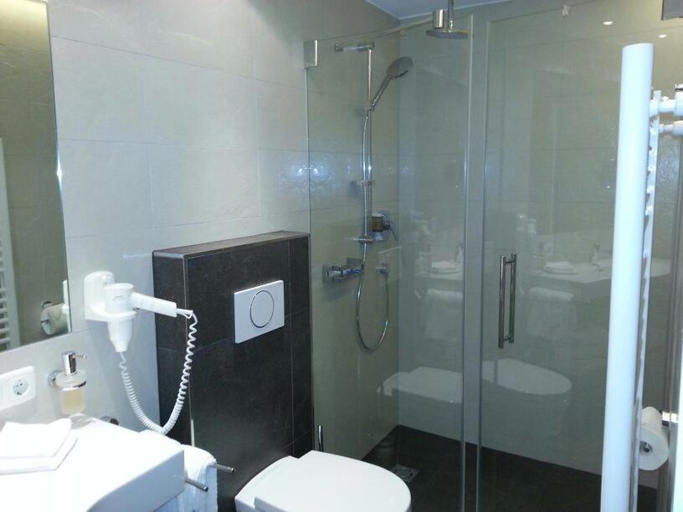 Bathroom, Apart Garni Mirabell, Landeck