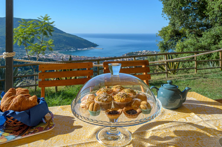 Others 5, Drius edode - b&b affittacamere, Salerno