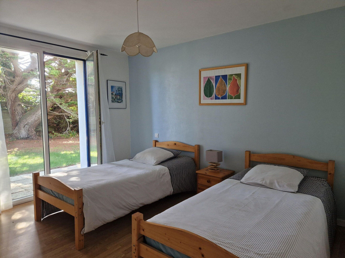 Bedroom 2, Apartment in Pordic near Sandy Beach, Côtes-d'Armor