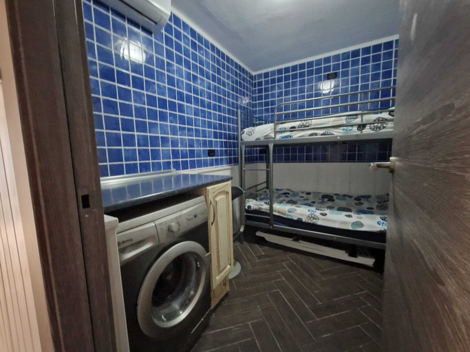 Bathroom 5, 2 bed Apartment That Steps out on to the Pool, Santa Cruz de Tenerife