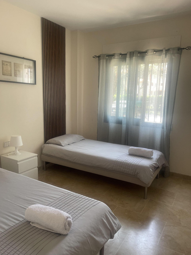 Bedroom 2, 2 Bed Flat-sleeps 4-pets-parking-marina Duquesa, Málaga