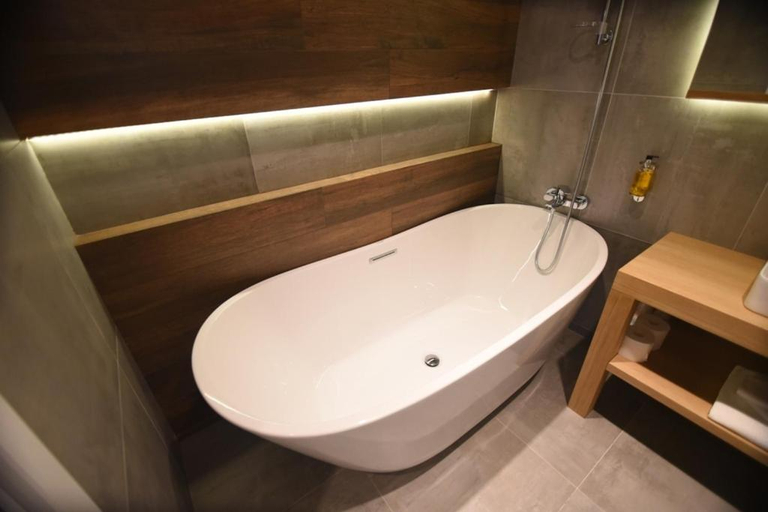 Bathroom, Hotel Europa, Baia Mare