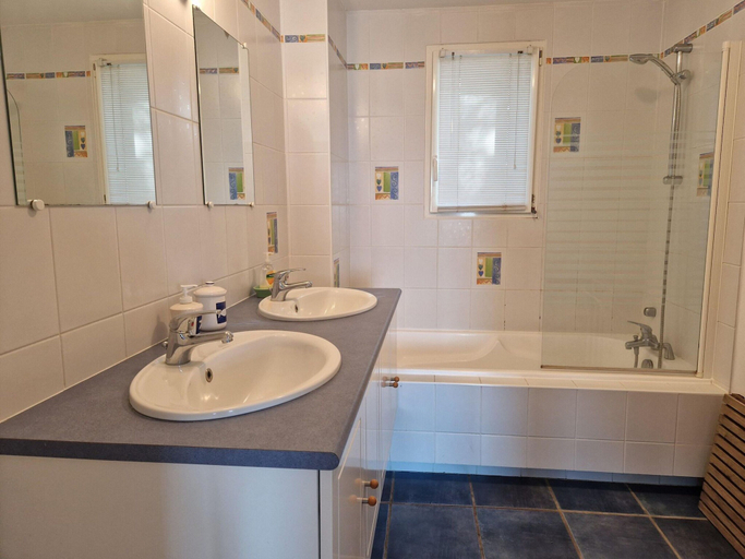 Bathroom 3, Apartment in Pordic near Sandy Beach, Côtes-d'Armor