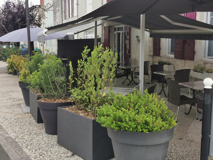 Exterior & Views 3, Logis Hotel Le Saint Savinien, Charente-Maritime