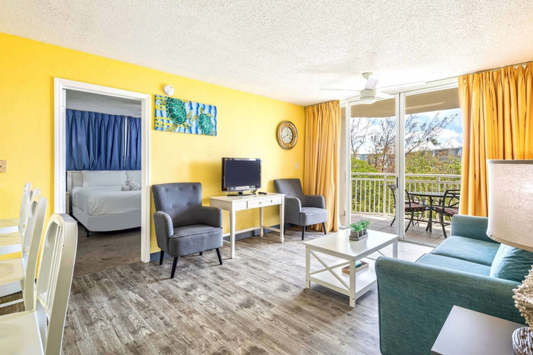 Room 2, Tortuga Suite Sparkling Pool Hot Tub, Monroe