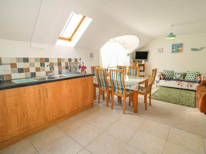 Food & Drinks, Shell Hill 3-bed Apt, Sleeps 6, 15 Mins to Beach, Causeway Coast and Glens