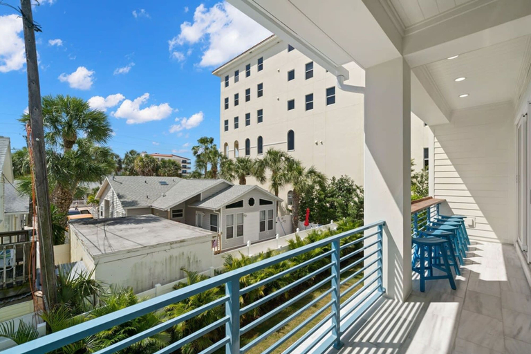 Room 4, Akoya House at The Gemma, Pinellas