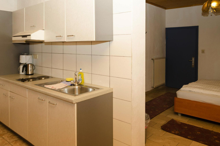 Private kitchen 2, Flat in Podersdorf am See With Balcony, Neusiedl am See