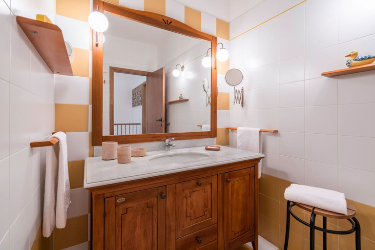 Bathroom 4, Casa Bellosguardo a Vinci, Florence