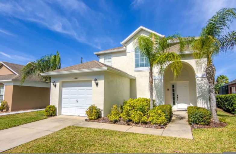 Room 1, Palm Breeze Villa 4-bedroom 2-storey Home With Private Pool, Polk