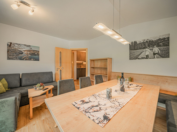 Dining 4, Apartment in Brixen Near Wilder Kaiser Gondola, Kitzbühel