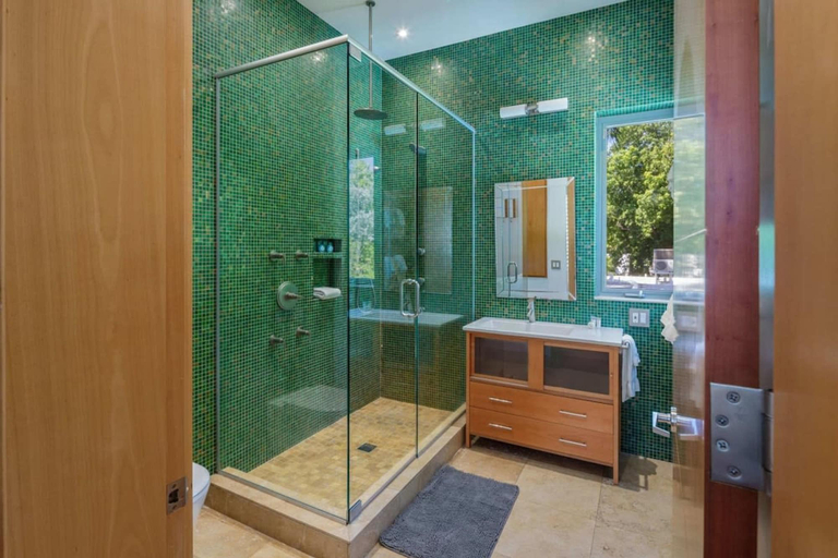 Room 5, Contra House by Brightwild Luxury Home w Pool, Monroe