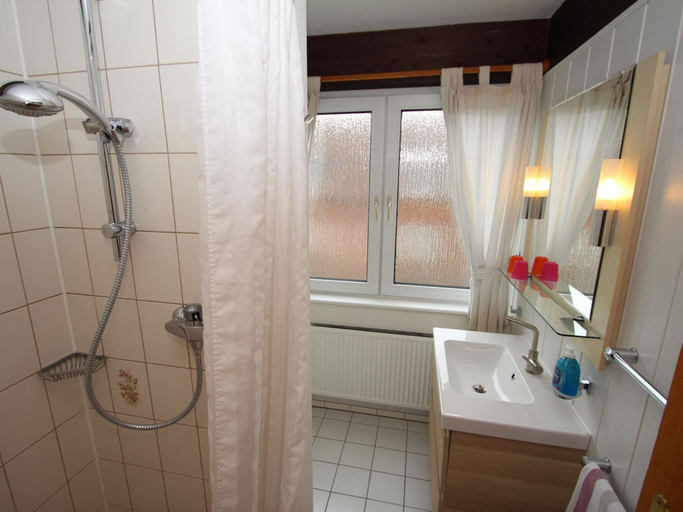 Bathroom 1, Appartementhaus auf Pellworm, Nordfriesland