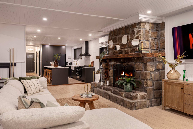 Room 5, Bella s Cottage Spa Sauna Large Groups, Yarra Ranges - North
