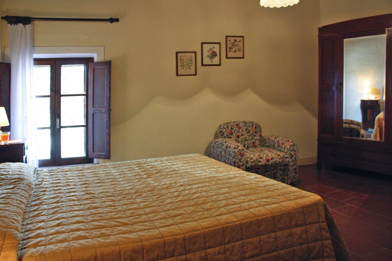 Bedroom 5, Apartment in Montaione With Carport, Siena