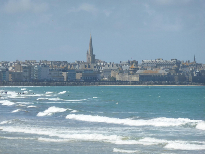 Exterior & Views 2, Directly on the Beach, Maisonnette Apartment With Fantastic sea View, Manche