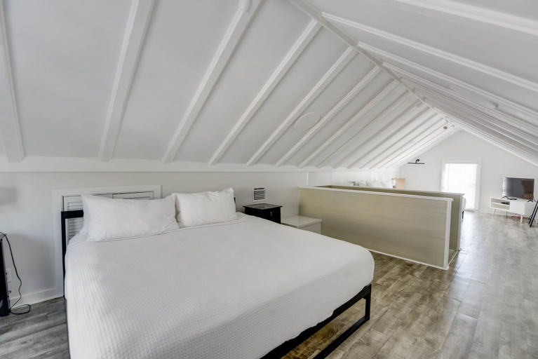 Room 4, The Collins on Duval by Brightwild, Monroe