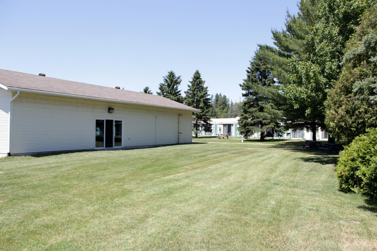 Others 5, Ambassador Motel, Algoma