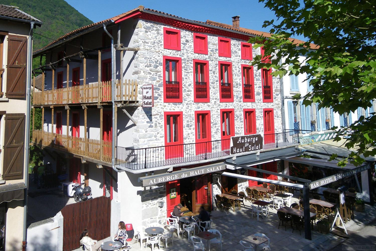 Exterior & Views