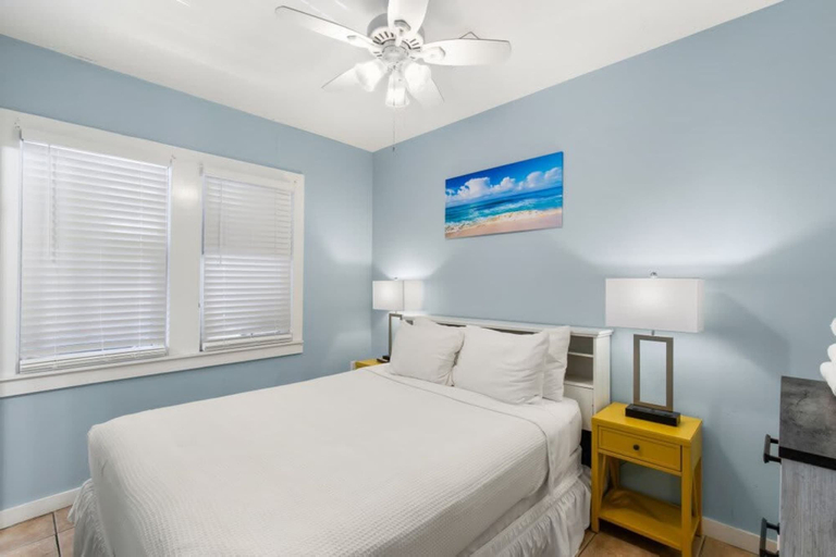 Room 5, Poolside Retreat by Brightwild Cottage w Pool, Monroe